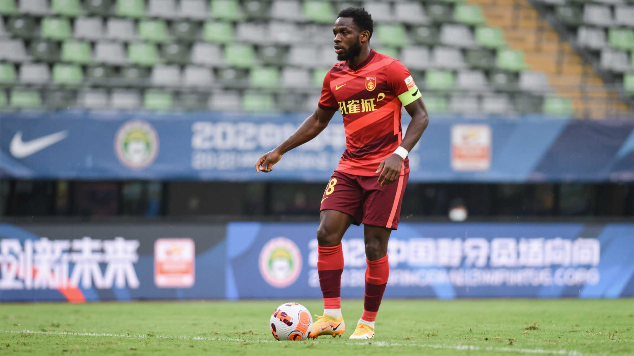 足球报:申花新援恩拉沃今晚抵达上海,战津门虎或难登场 足球报:申花新援恩拉沃今晚抵达上海,战津门虎或难登场